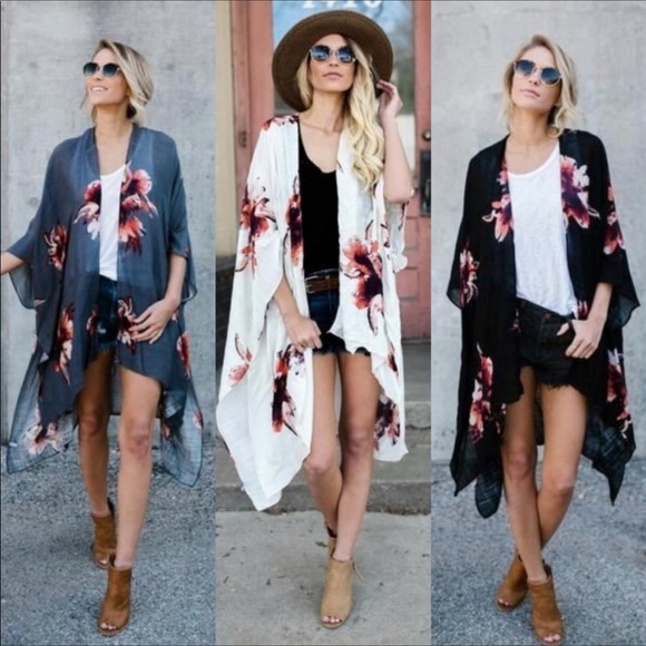 💫Last 1💫✨HP✨ Woman’s beautiful floral kimono - Picture 3 of 5